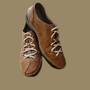 pring Steps Carhop casual leather slip-on. Like new.